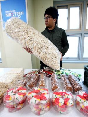 ‘싸라기’ 쌀과자로 억대 부당이득 설 앞두고 불량식품업체 ‘된서리’