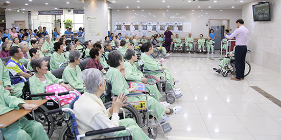 정강의료재단 위드미요양병원 노래자랑 대회 열어