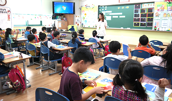 다시 선택해도 ‘교사’ 할건가 교직 만족도 OECD 평균이하