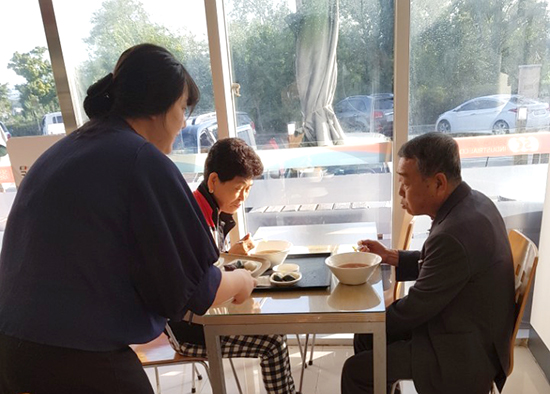 구리(일산방향)휴게소, 추석 명절 떡 나눔 행사 고객 큰 호응
