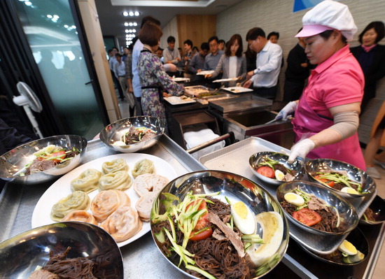 수원시청 구내식당 ‘평양냉면 500인분’ 동났다