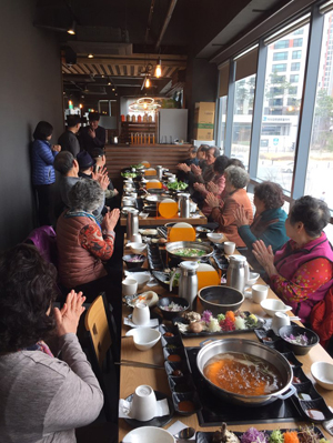 하남 미사1동  ‘맛에 반하다’ 경로당 어르신 초청 점심 대접