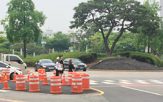 큰 길 사거리 ‘교통섬’ 보행자 위험천만