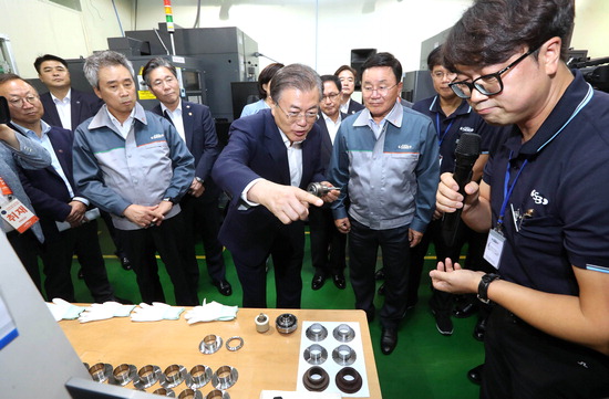 文, 산업현장 찾아 기술력 갖춘 기업 도약 기회 분발 당부