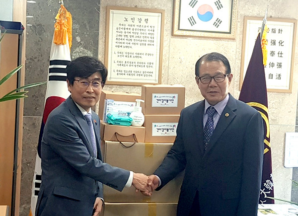 건보 의정부지사, 대한노인회 지회에 코로나19 극복 물품 전달
