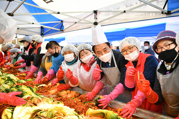 포천시 소흘읍, 민·관 행복나눔 김장담그기 성료  200가구에 전달 예정
