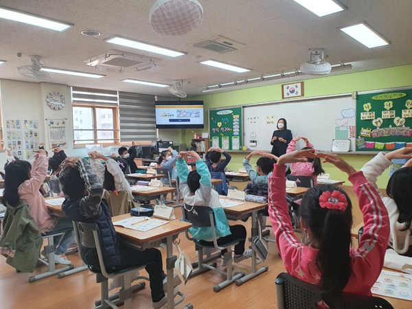 부천 석천초교,  2학년 학생들 대상 생활 속 금융교육 실시