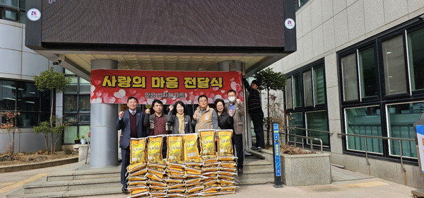 안성농축산식자재마트, 안성3동 협의체에 쌀 500kg 기탁