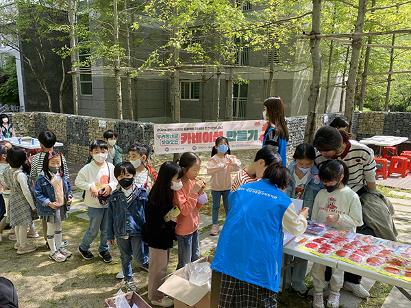 하남사회복지관, 미사강변리슈빌서 우리동네 카네이션 만들기 활동 진행