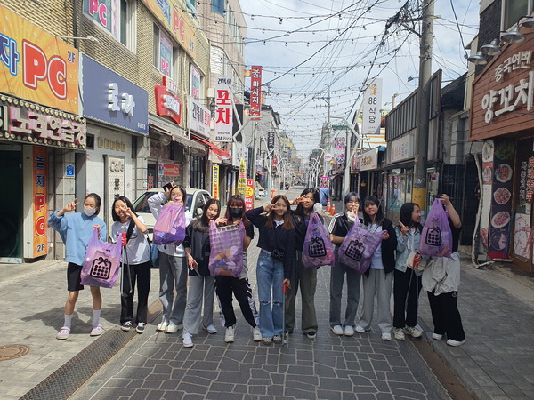 이천 설봉중 2년 연속 쓰레기 줍깅 캠페인 전개