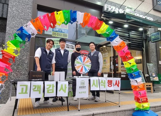 수제햄버거 프랜차이즈 프랭크버거 고객 만남 현장 마케팅 진행