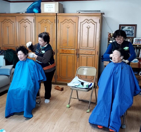안성 일죽면 행복마을관리소 어르신에 염색 봉사