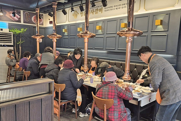 명륜진사갈비 구리인창점, 저소득 홀몸 어르신 10명에 한끼 대접