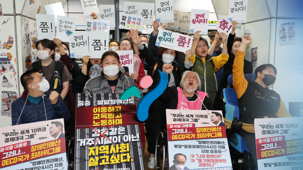 지하철 탑승 시위 재개…"불법행위 바로잡겠다"