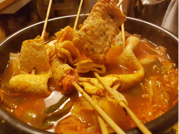 수영 맛집 편안한 분위기와 다양한 메뉴가 매력적인 수영 맛집 만복국수