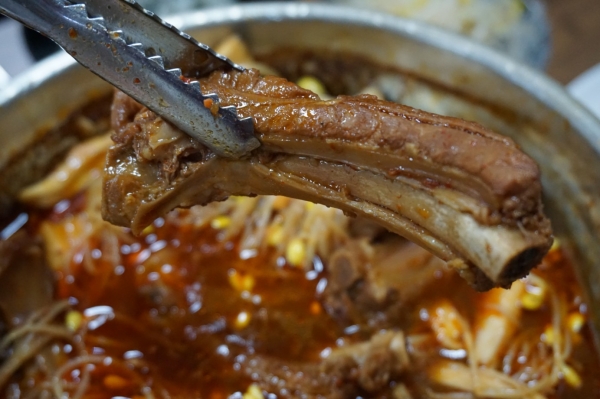 골목에 숨겨져 있는 매운 안산 맛집, 양푼애등갈비