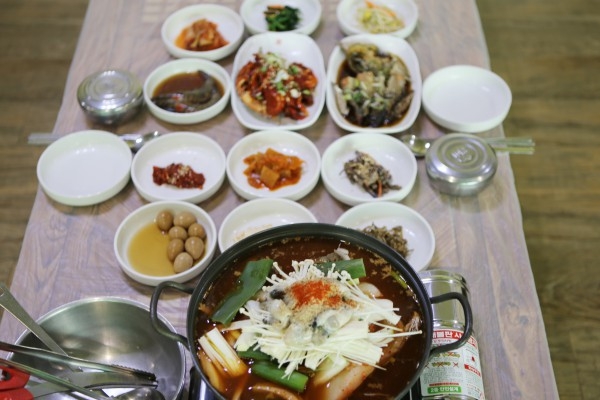 안면도 맛집 꽃지꽃게집, 시원한 게국지와 게장 선보여