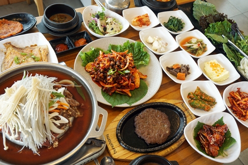 건강함을 지향하는 경주 보문단지 인근 쌈밥 맛집 늘봄, 주말여행객으로 북적