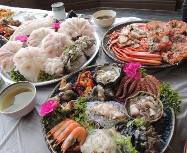 30년 전통 강릉맛집 그린횟집, 선주 직판 대게로 싱싱한 요리 맛볼 수 있어