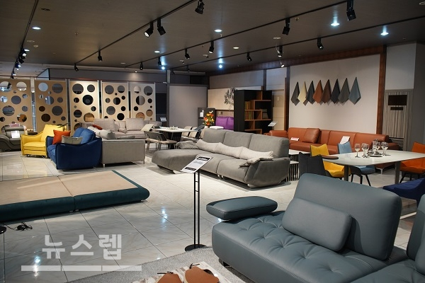 김해가구단지 노블 365 가구홈 브랜드 전문몰로 승부 보겠다