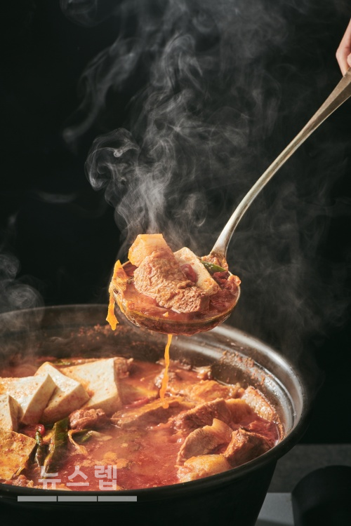 추운 날씨에 뜨끈한 찌개가 제격, 김치찌개 전문점 백채김치찌개 가을손님 맞이