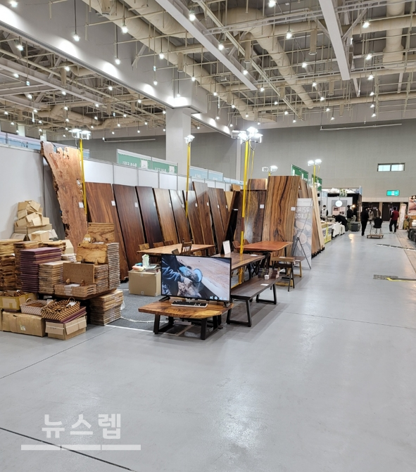 우드슬랩 전문 업체 우리목재 더내추럴 수원 박람회 참여