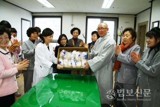 부산 약수사, 요양병원 어르신들에 간식