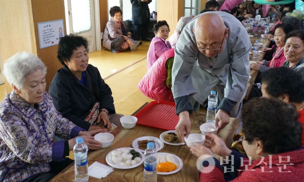 흥천사, 지역노인 초청 봄맞이 경로잔치