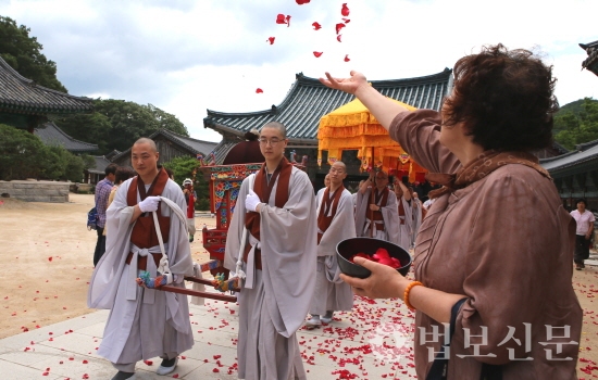 영축총림 통도사, 윤달 가사불사 회향식