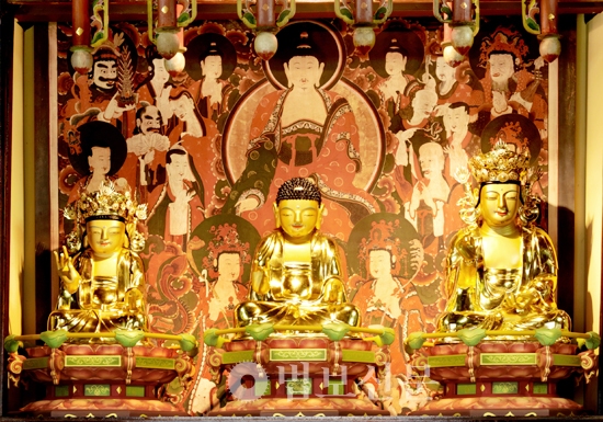 17. 기상천외 수법에 복장물 도난 경주 기림사 소조삼신불상