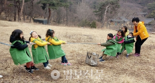 사찰숲에서 신나는 자연놀이…어린이 숲학교 개강