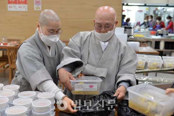 광주 동원사, 어르신들에 보양식 350인분 전달