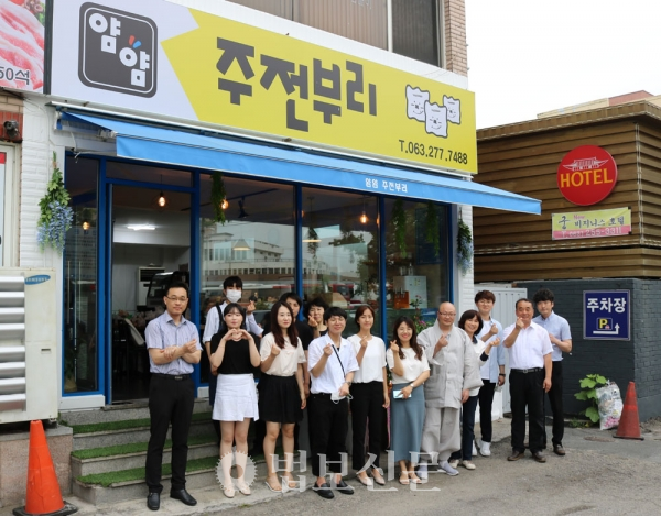 어르신들이 만든 샌드위치·떡볶이 인기 짱
