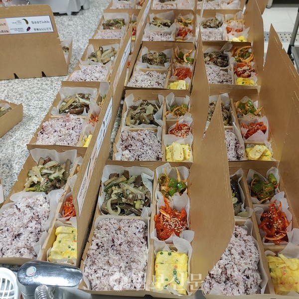 고양시덕양행신복지관, 지역주민에 사랑의 도시락 전달