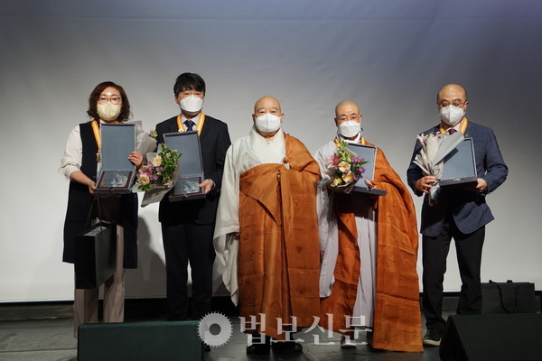 불교사회복지 발전을 이끈 유공자들에 감사를 전합니다