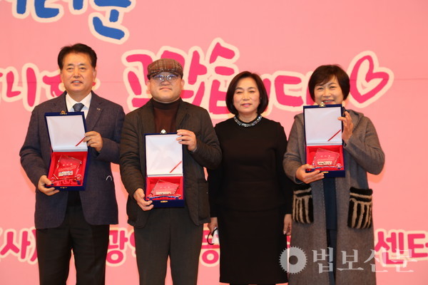 공익법인 일일시호일, 부산 동구자원봉사센터 이사장 감사패 수상