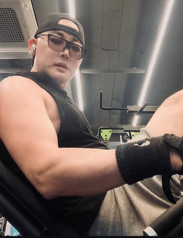 황재근, 민머리 패션 이미지 변신 관련자료 1