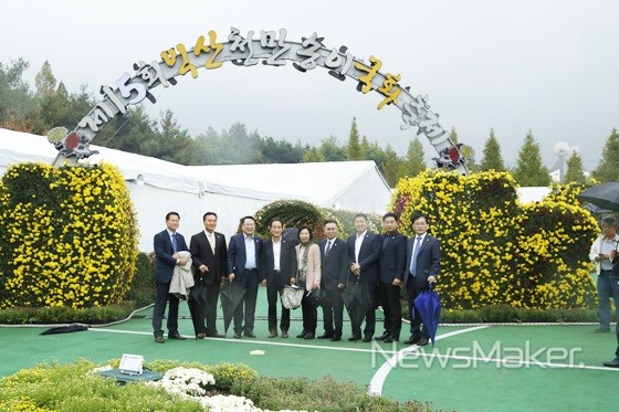 형형색색 국화로 물들인 제15회 익산 국화축제 개막