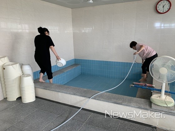 고창군 성내면, 작은목욕탕 개장 준비 손님맞이 분주