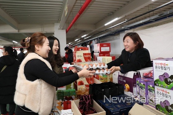 무주군 제17회 사랑나눔 먹거리장터 성황