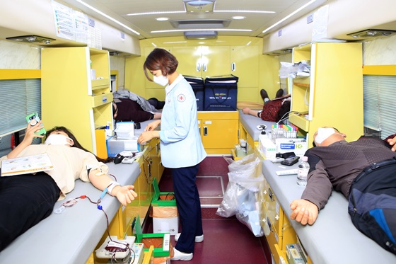 헌혈 위해 옷소매 걷은 정읍시청 직원들, 사랑의 헌혈 동참