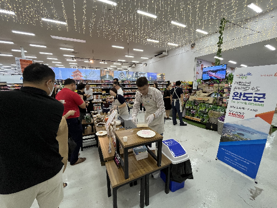 완도 수산물, 글로벌 시장 진출 가속화...라오스 판촉행사 열어