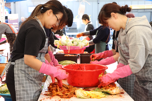 진안군, 진안고원 김치보쌈축제 성황리 열려