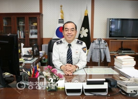 글 쓰는 공무원 문학愛 빠지다