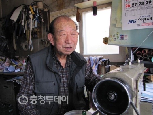 57년째 양복 만드는 시골 재봉사