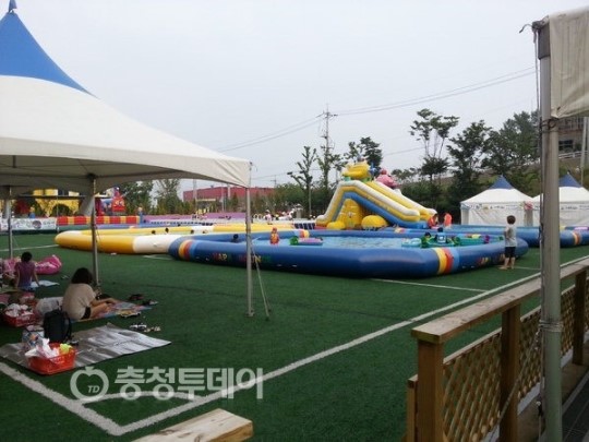 아산 퍼스트빌리지 수영장 불법운영 논란
