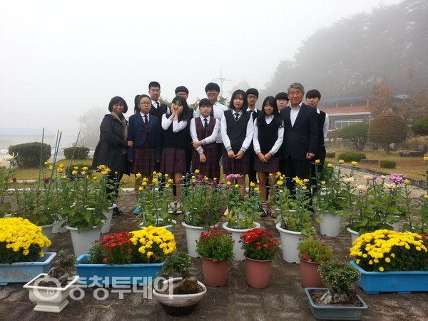 영동 학산중·고 국화 향기로 가득