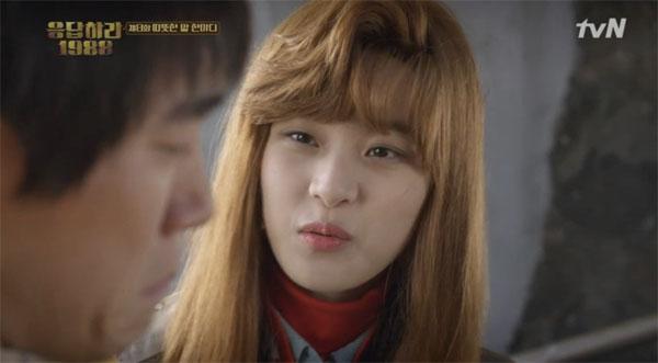 ‘응팔’ 노을 여자친구 깜짝 등장 이수경… 혜리에게 머리채 잡혀 망신살