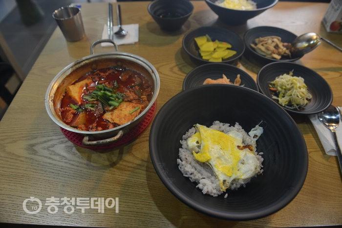 ‘밥장인 돼지찌개’, ‘돼지찌개·불고기’로 주변지역 평정