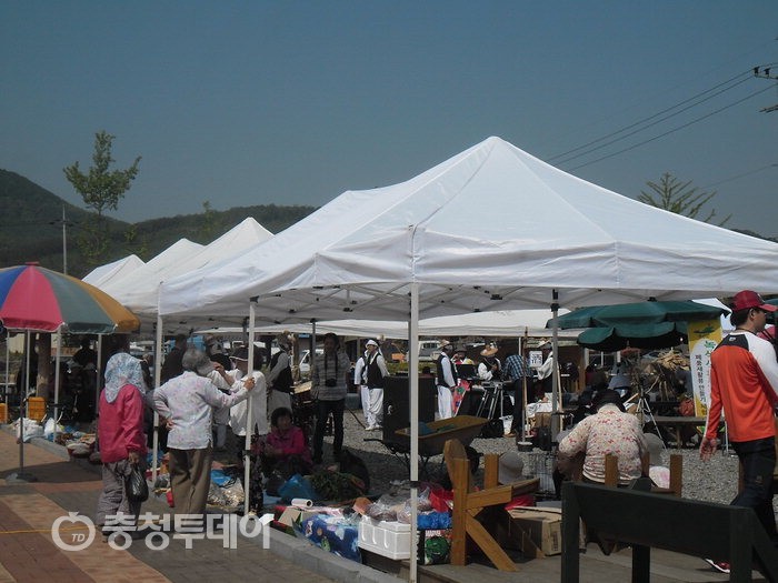 ‘의좋은 형제 장터’ 봄기운 가득